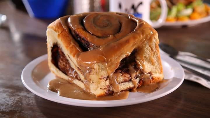 Cinnamon Roll at Mountain Shadows Restaurant | Photo Credit: Mountain Shadows Restaurant Facebook